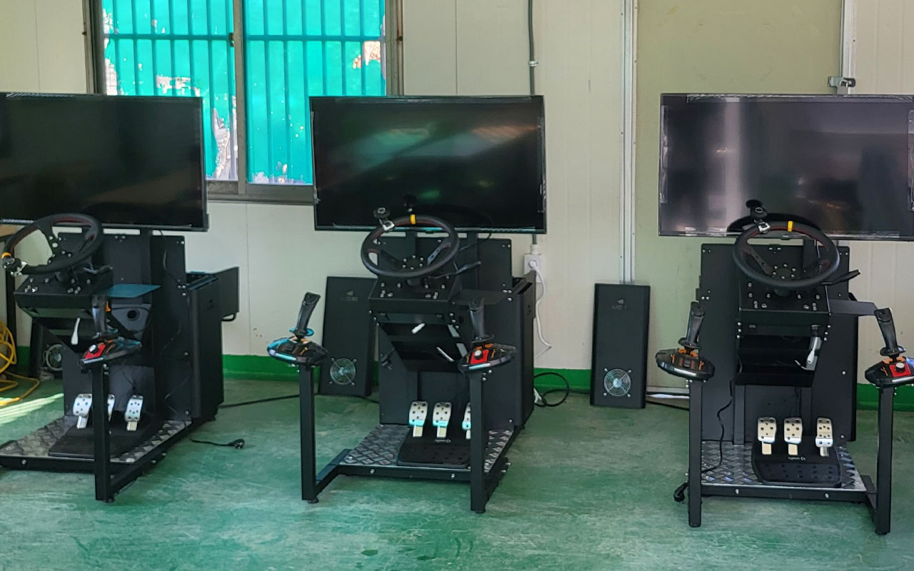 과학대학교에 굴삭기 기본형 시뮬레이터 납품