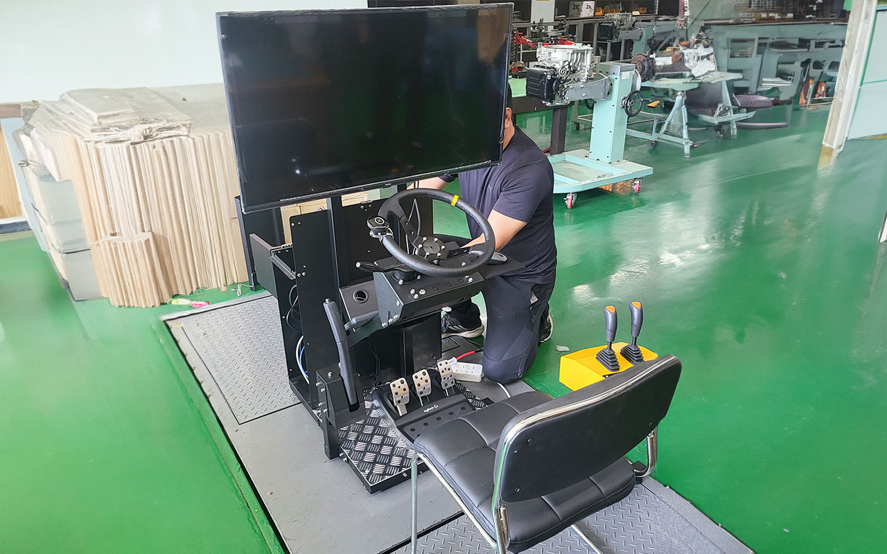 자동차고등학교에 지게차 기본형 시뮬레이터 납품