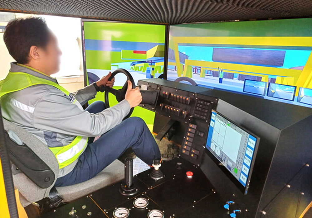 Người tham gia đang trải nghiệm mô phỏng VR transporter – Thiết bị thực tế ảo, nội dung đào tạo công nghiệp