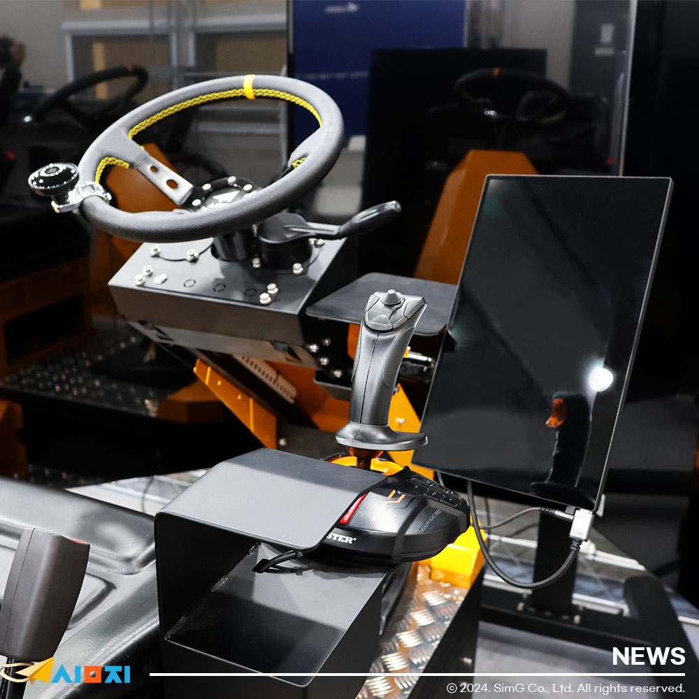 Hình ảnh các bộ phận của máy mô phỏng máy xúc đa màn hình