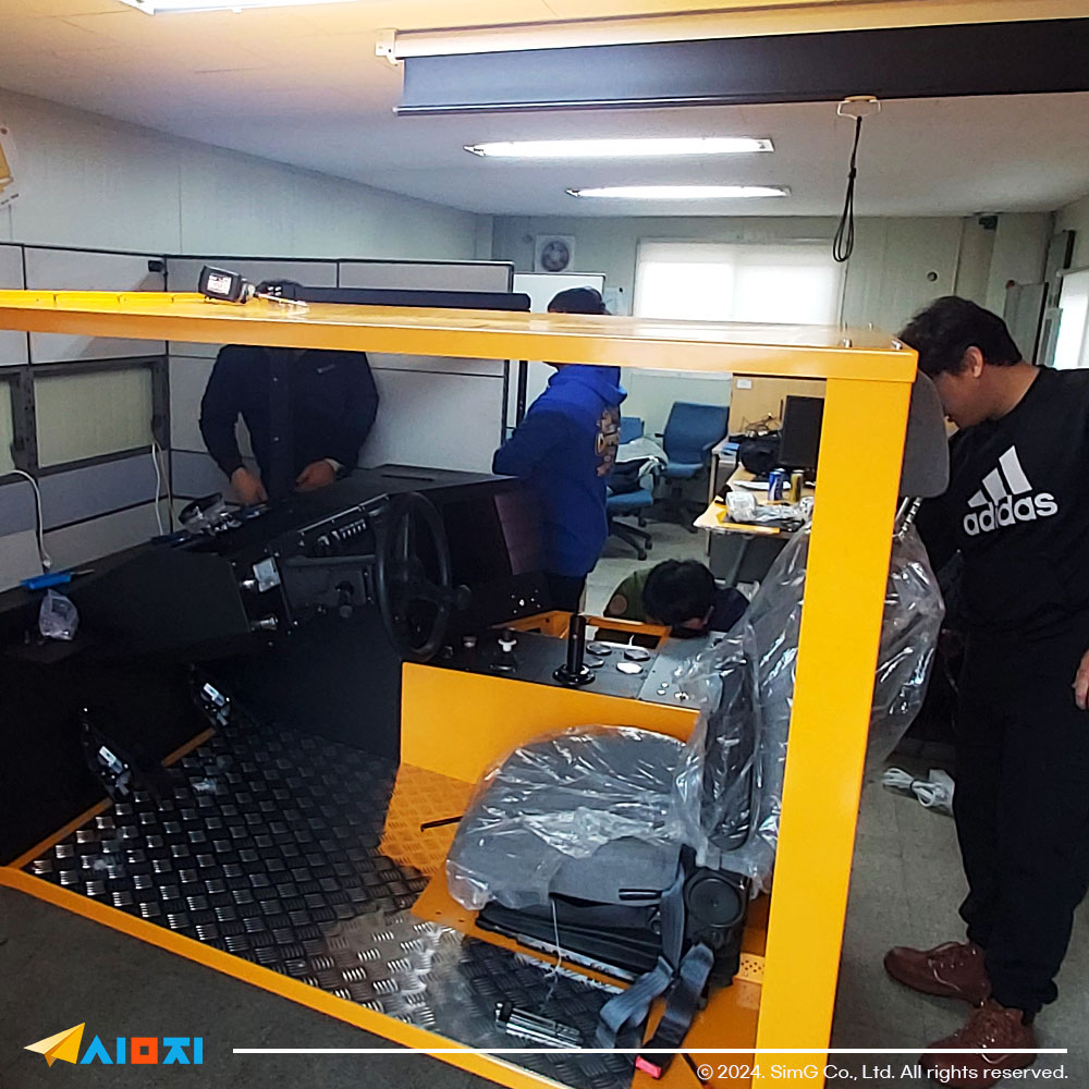 VR-based transporter simulator installation photo – virtual reality industrial training equipment, simulation education system setup process