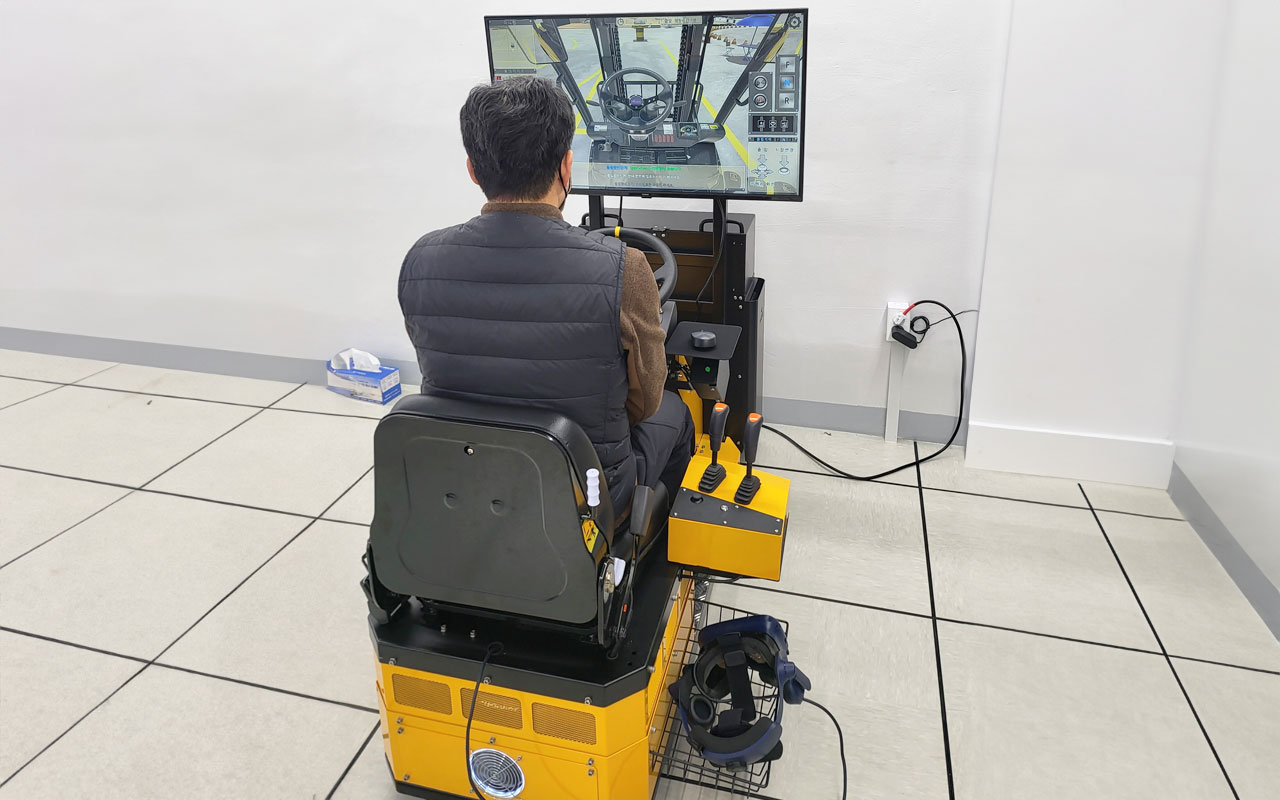 2024-12-05_img_예산의-고등학교에-지게차-HMD-시뮬레이터-납품.jpg